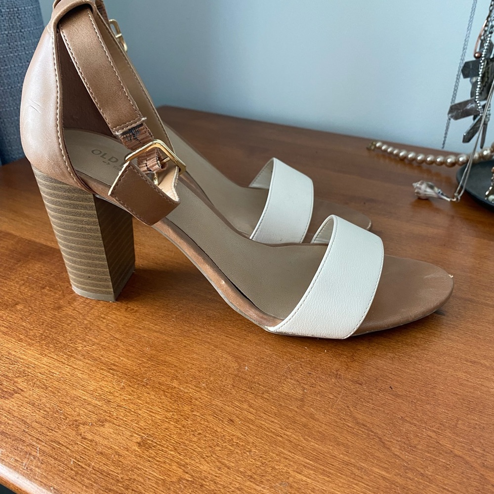 Heeled sandals. Women’s size 9.